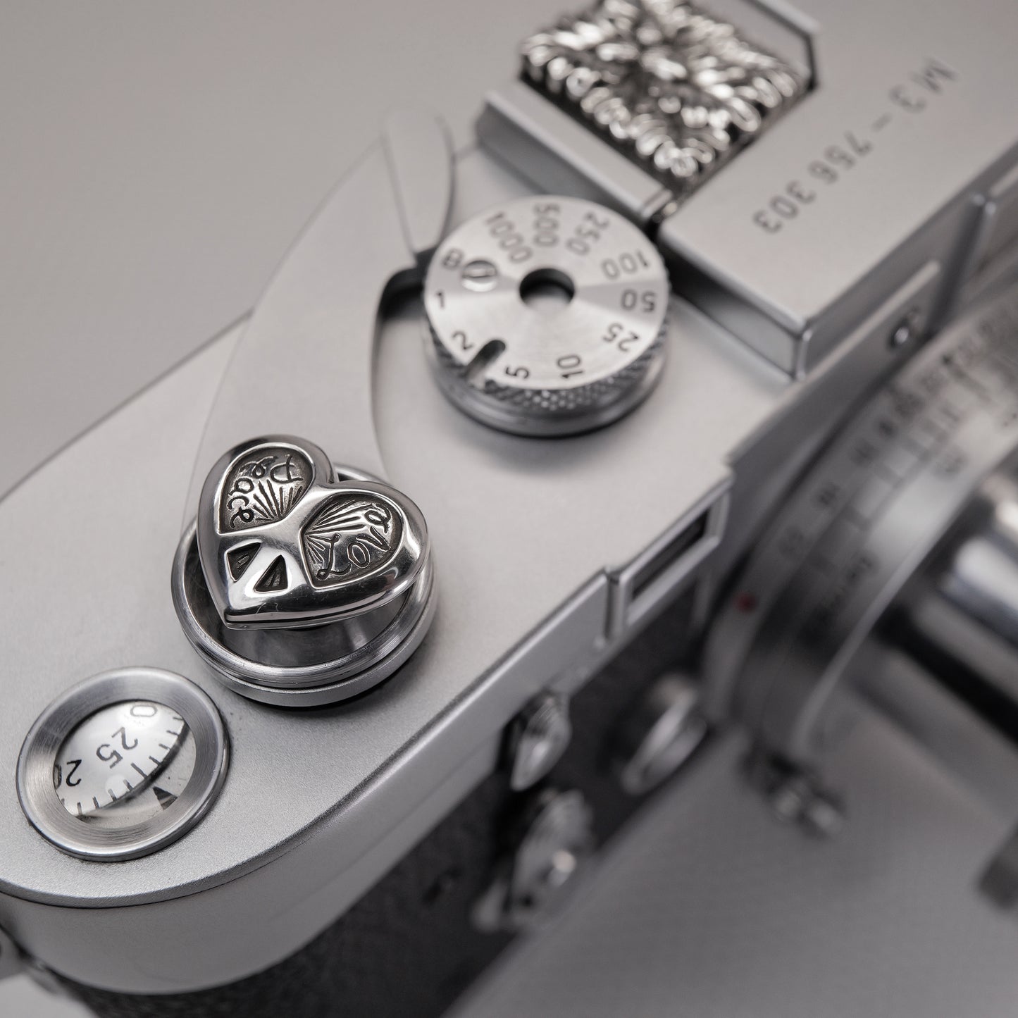 Peace Love and World Harmony Soft Release Button / JP-759