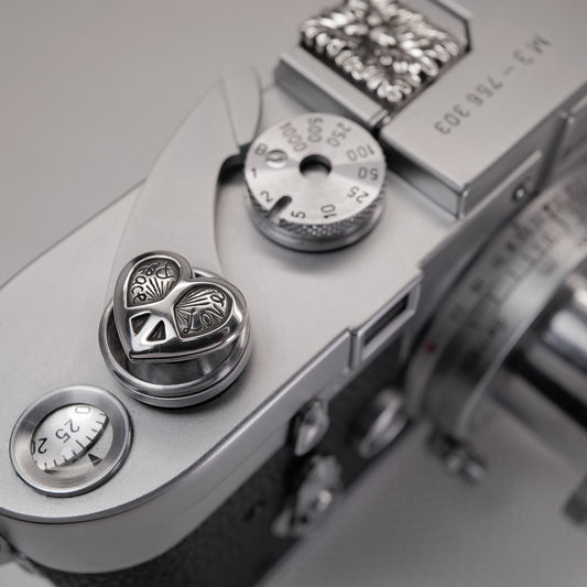 Peace Love and World Harmony Soft Release Button / JP-759