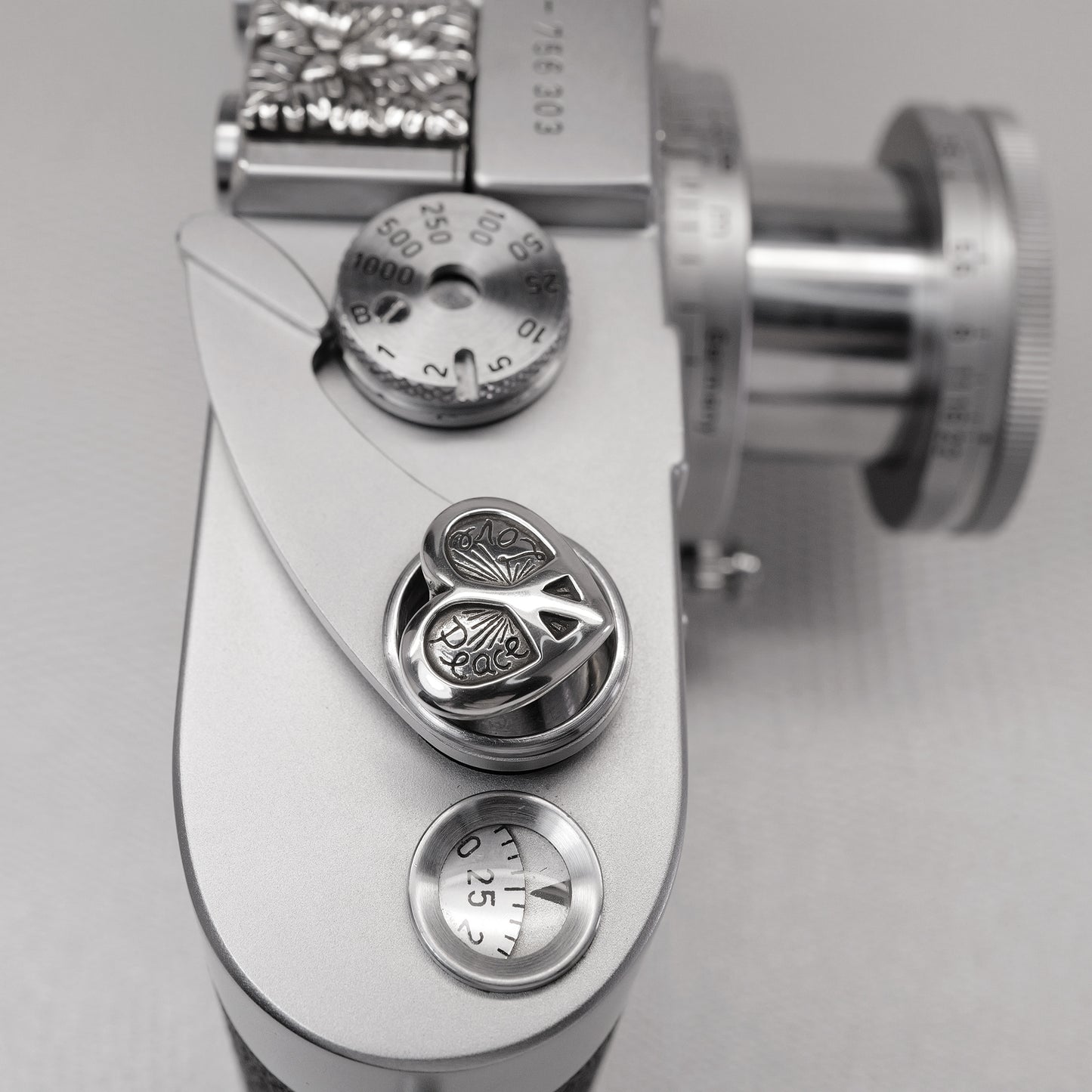 Peace Love and World Harmony Soft Release Button / JP-759