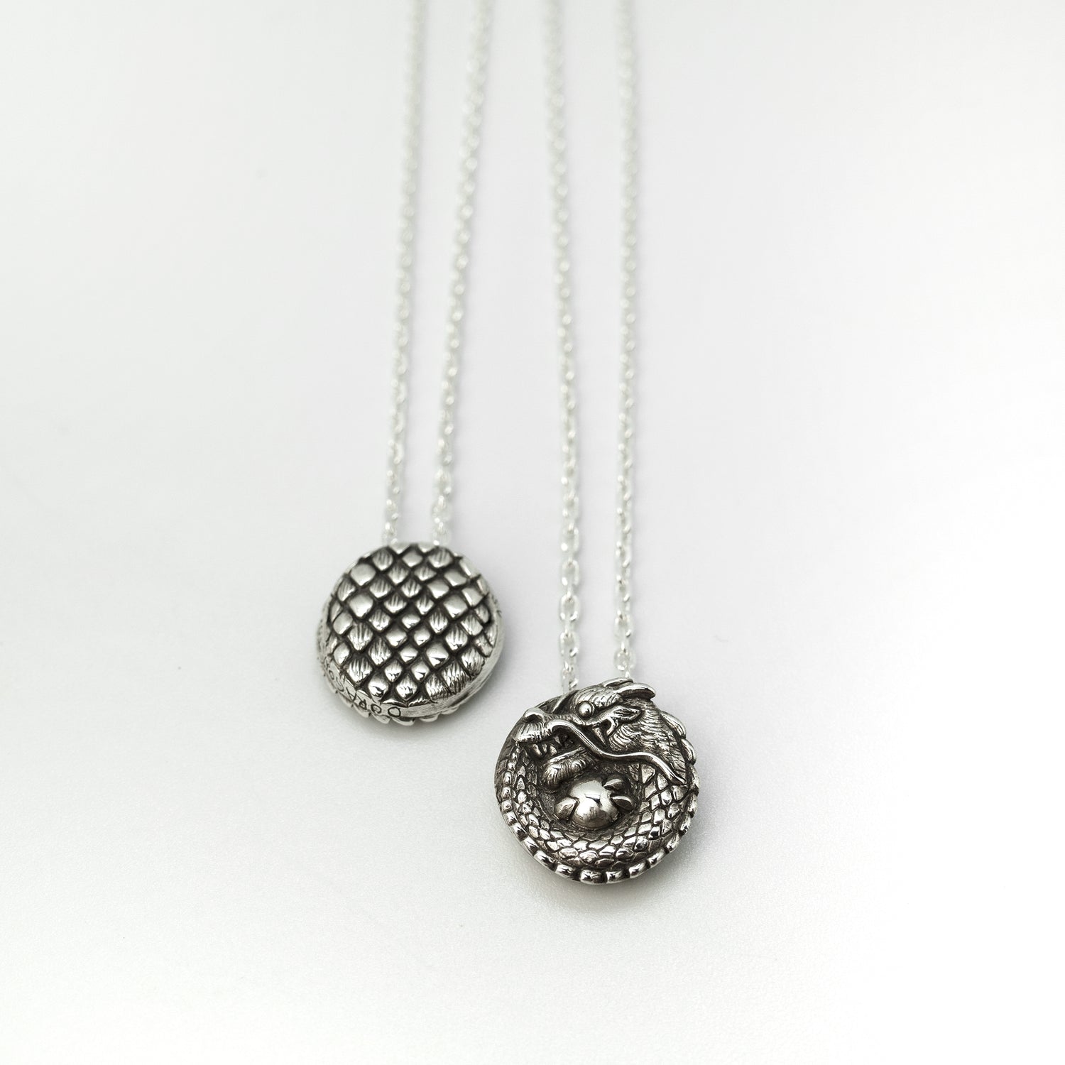 Necklaces & pendants